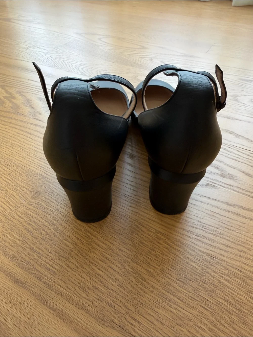 Valentino Black Ankle-Strap Round-Toe Mid Heel Pumps 38.5
